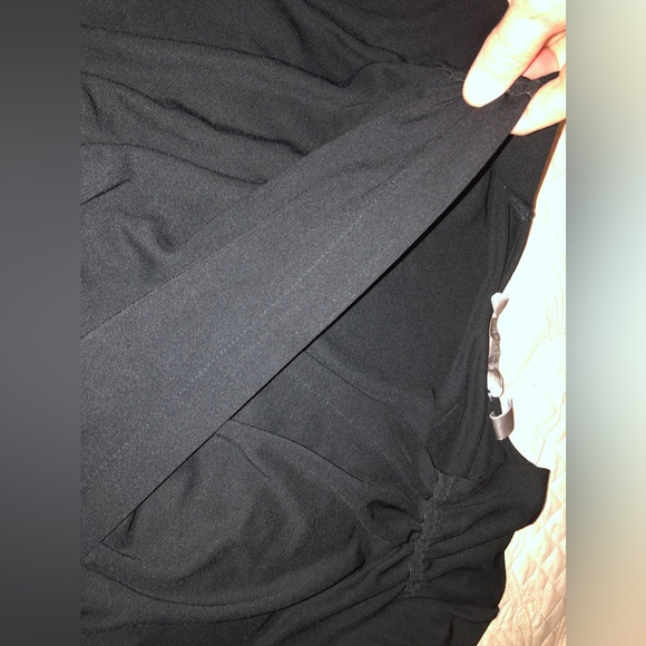 Black Investments size M cross cross front top figure flattering - Picture 2 of 11